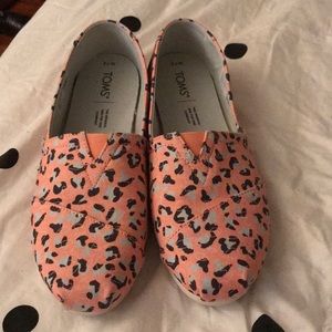 Toms Cheetah print slip ons